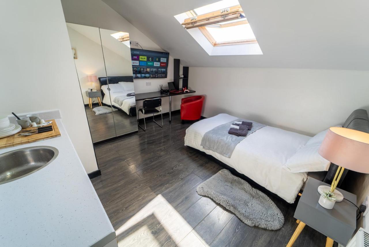 Staysa Equipped Studios Near Qe And Uob In Guesthouse Close To The City! เบอร์มิงแฮม ห้อง รูปภาพ