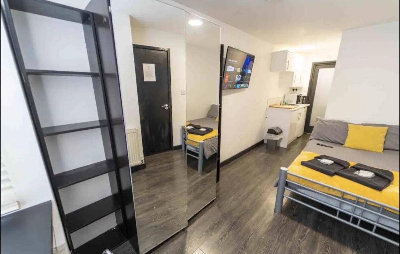 Staysa Equipped Studios Near Qe And Uob In Guesthouse Close To The City! เบอร์มิงแฮม ภายนอก รูปภาพ